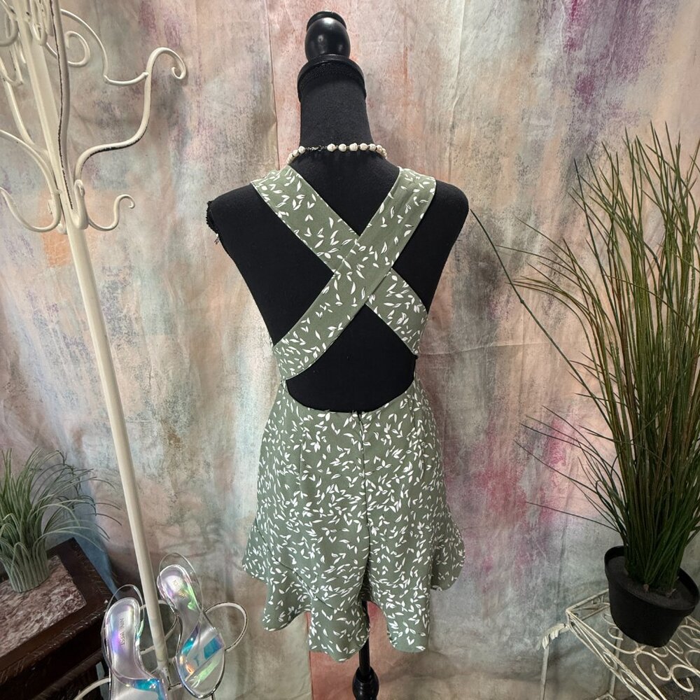 πTwenty Ten Wear It Your Way Sexy Flirty Floral Romper with Beautiful Backside - Picture 2 of 16